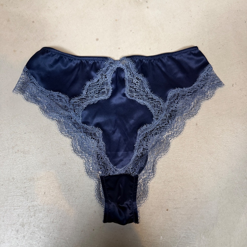 Victoria's Secret Dream Angels Brazilian Panty Navy Blue Satin Lace Small S